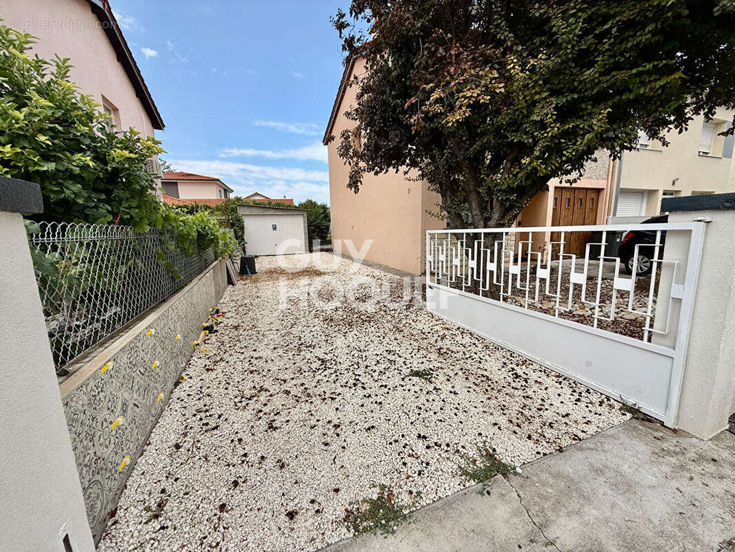 AULNAT- Maison 104 m2, garage et terrasse - photo 13