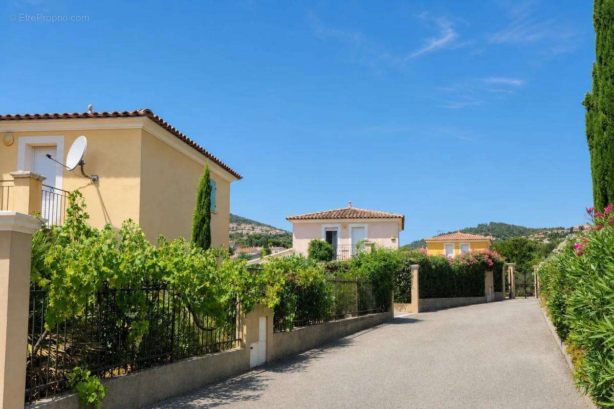 Maison à ROQUEBRUNE-SUR-ARGENS