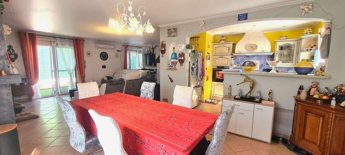 AUBAGNE-MAISON T5 A VENDRE-4 CHAMBRES-550M² DE TERRAIN-PROCHES - Maison à AUBAGNE