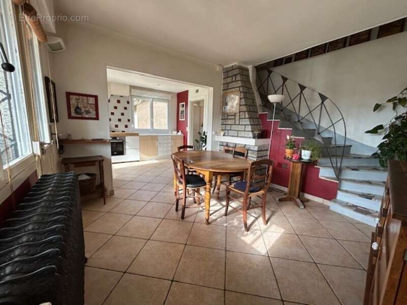 Maison à REMEREVILLE