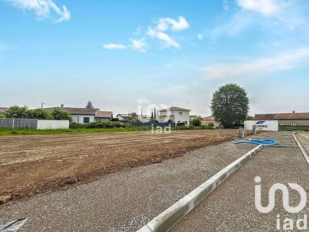 Terrain 466 m² à Seilh  - photo 2