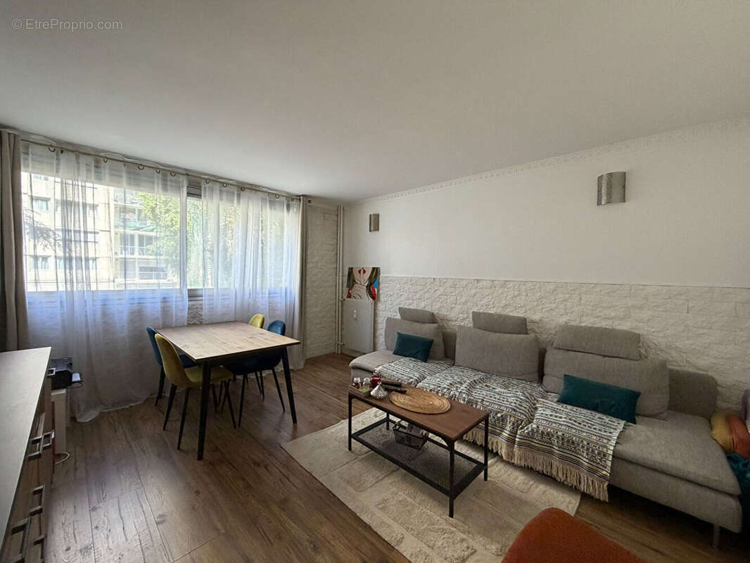 Appartement à LE BLANC-MESNIL