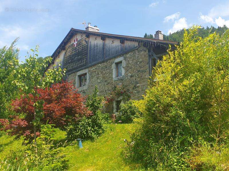 Maison à ARACHES-LA-FRASSE