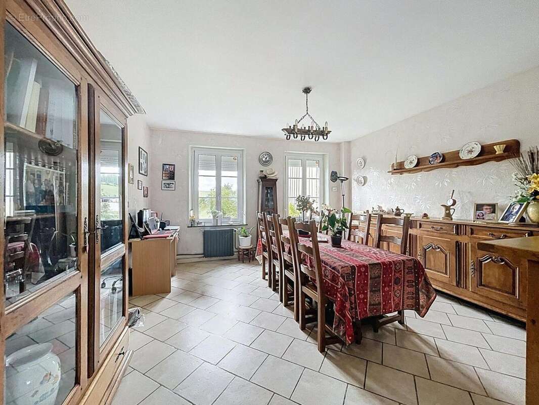 Maison 165 m² à Chappes  - photo 2