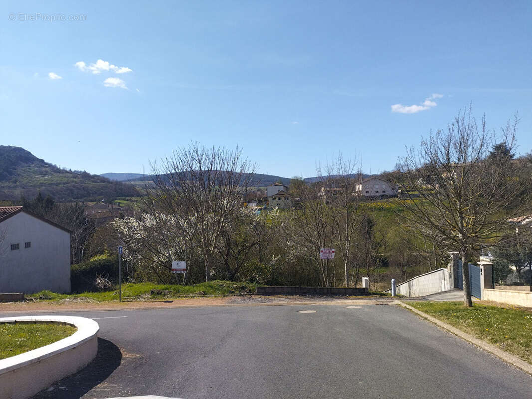 Terrain à LA ROCHE-VINEUSE