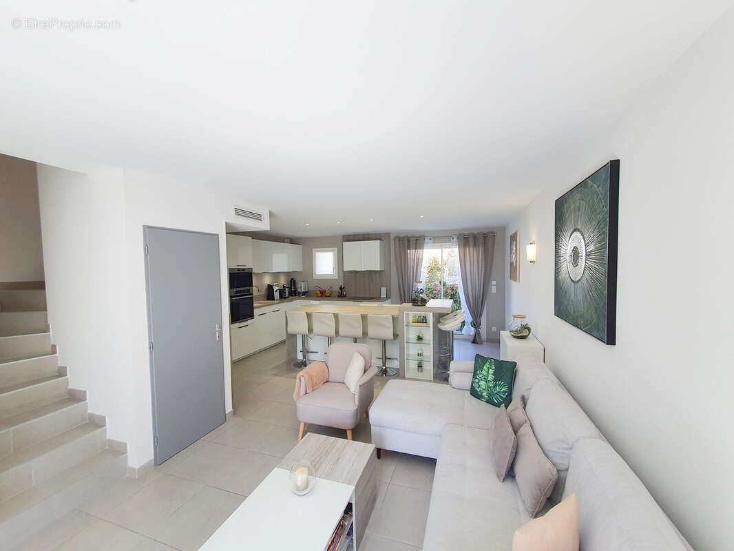 Maison à ROQUEBRUNE-SUR-ARGENS