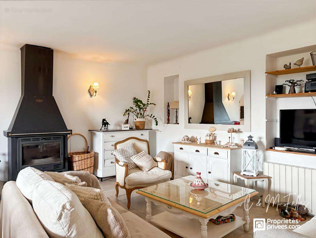 Maison à CAMARET-SUR-AIGUES