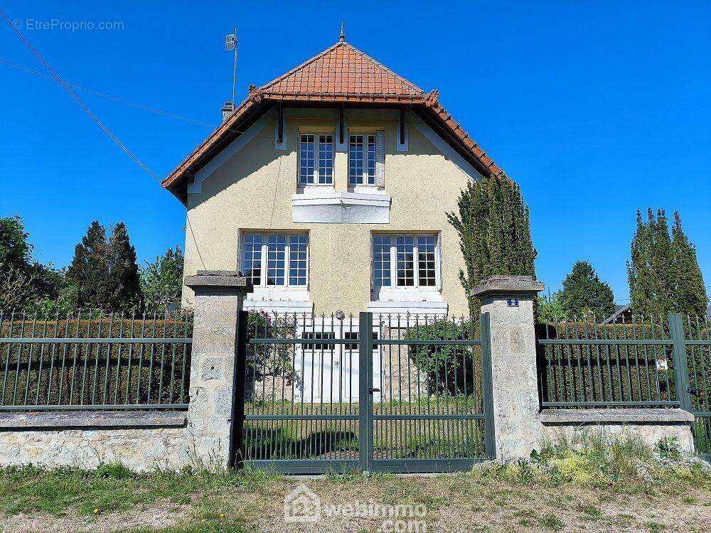 Charmante maison d'une surface habitable de 116 m² - Maison à VAILLY-SUR-AISNE