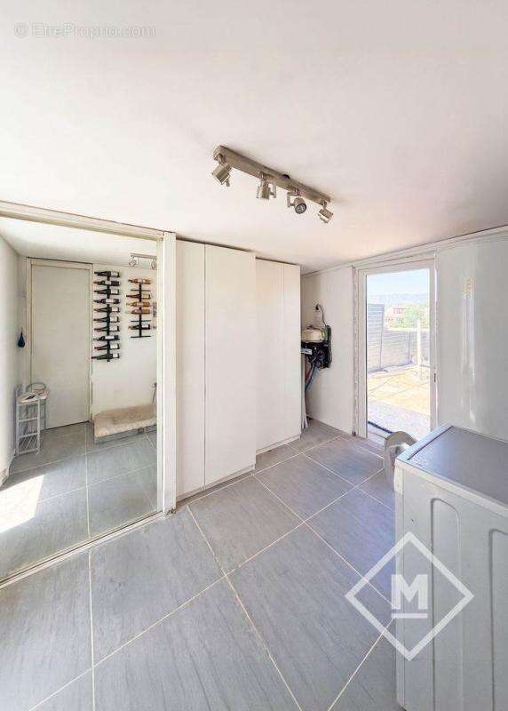 vente maison plain pied avec piscine cuisine d'été garage Allauch DPE C - photo 35