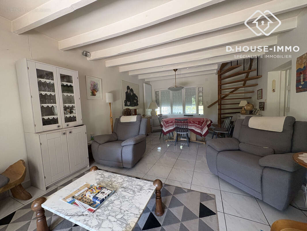 Maison 163 m² à Milhac-De-Nontron  - photo 7