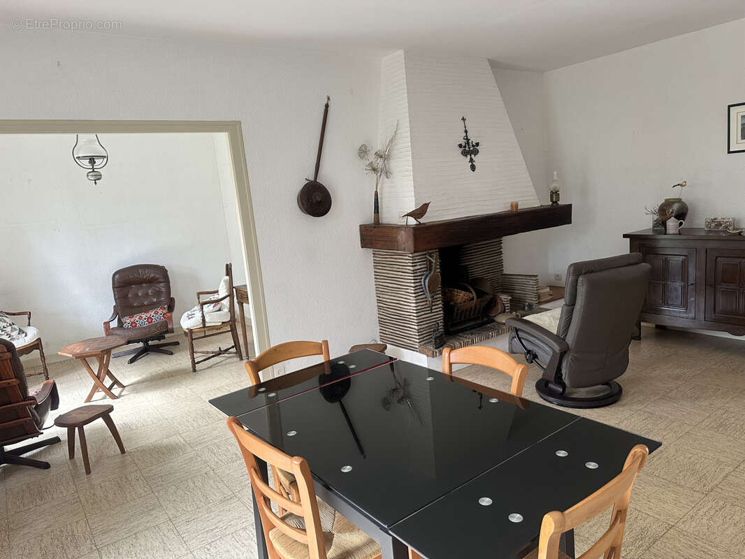 Maison à GENSAC-LA-PALLUE