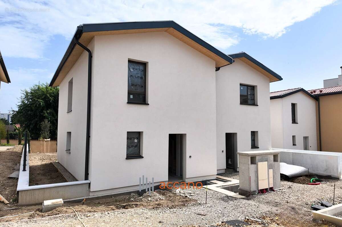 Maison à DECINES-CHARPIEU