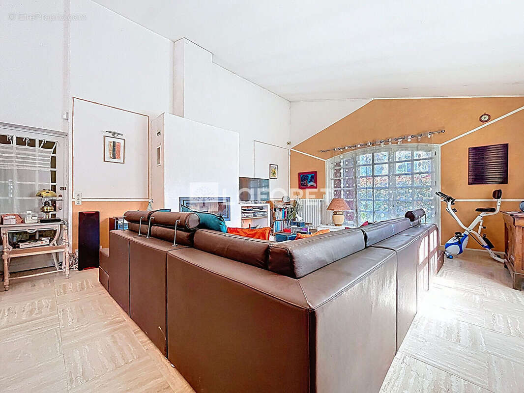 MAISON - 7 PIECES - 190 m2 - Hôpitaux-Facultés - photo 4