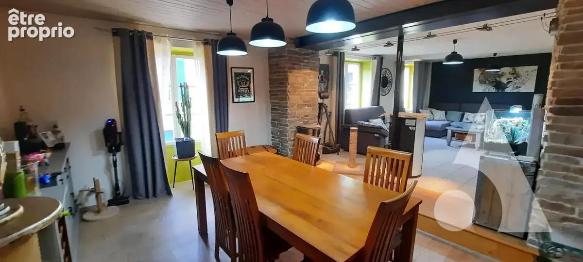 Ensemble immobilier comprenant un appartement de 118 m² avec terrasse et garage + un local commercial de 44 m² - photo 3