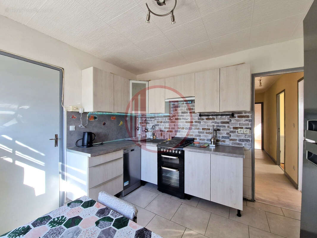 Appartement F4 sur la commune de Montbéliard - Petit prix et bonne rentabilité !! - photo 2