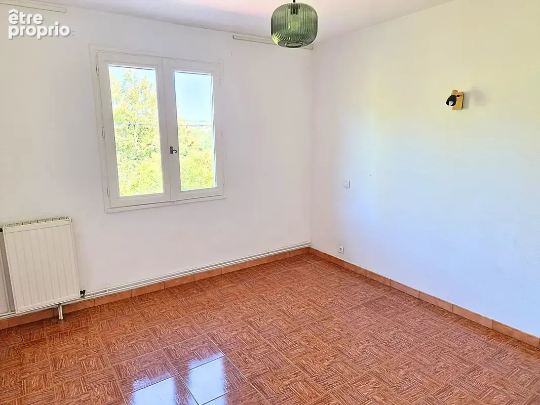 Maison T5 + garage, terrasse, jardin arboré - photo 6