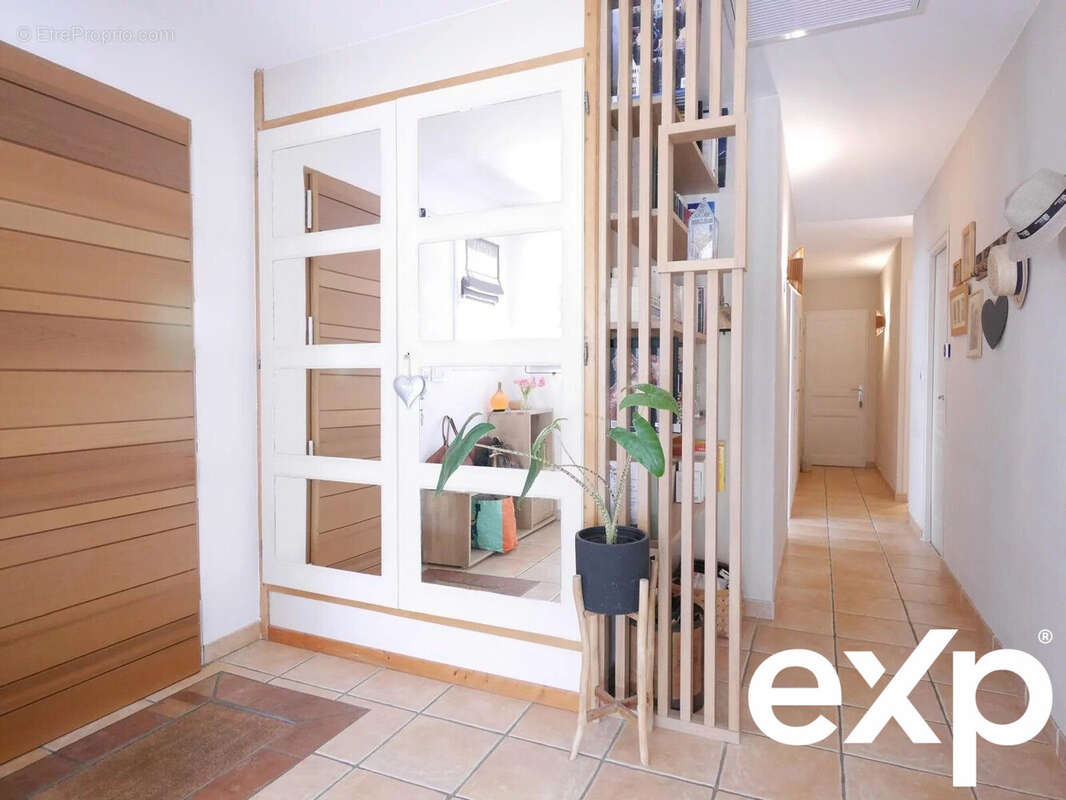 maison Bellegarde, entrée - Maison à BELLEGARDE