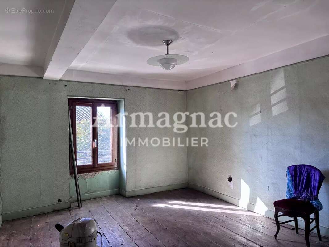 Maison à VIC-FEZENSAC