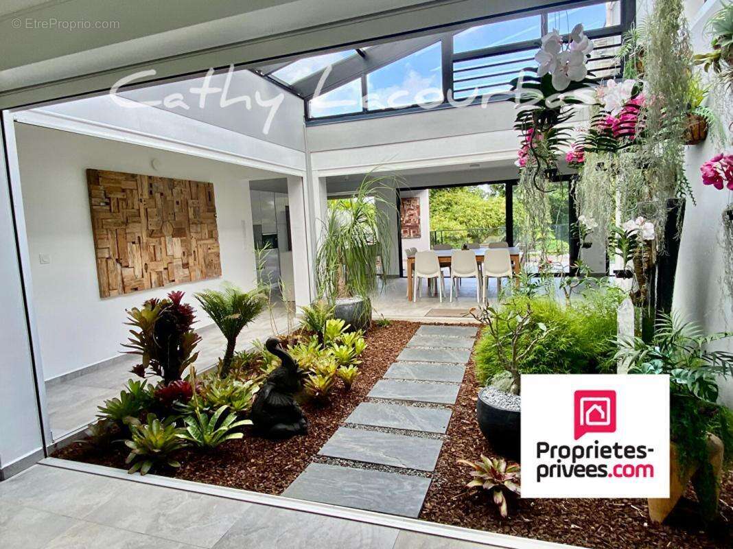 Maison à PETIT-BOURG