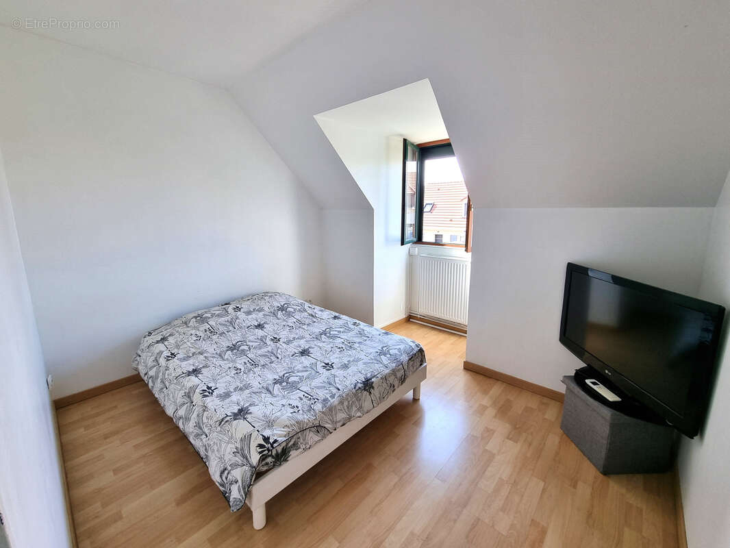 Maison à VAUX-LE-PENIL