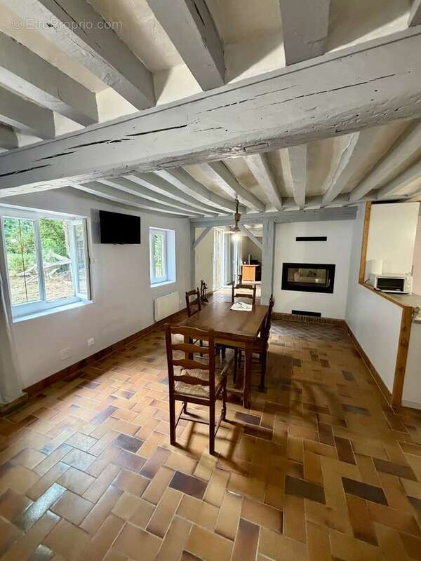 À 1h de paris - maison de charme - ancien moulin - 165 m² + combles - terrain de 6 000 m² - dépendances - rivière - photo 2