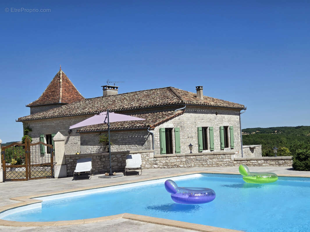 Très belle propriété à vendre dans le sud du Lot sur les hauteurs avec une superbe vue - photo 2