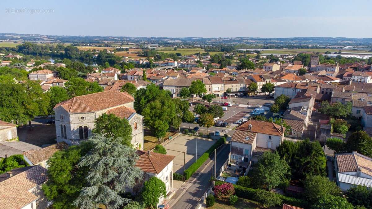 Terrain constructible à CLAIRAC (47) , 1h de Bordeaux , 3h30 de Paris en train - photo 2
