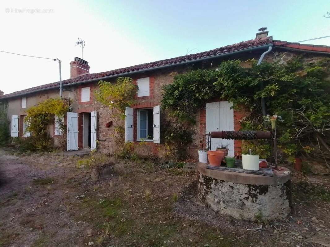 Maison à LUCHAPT