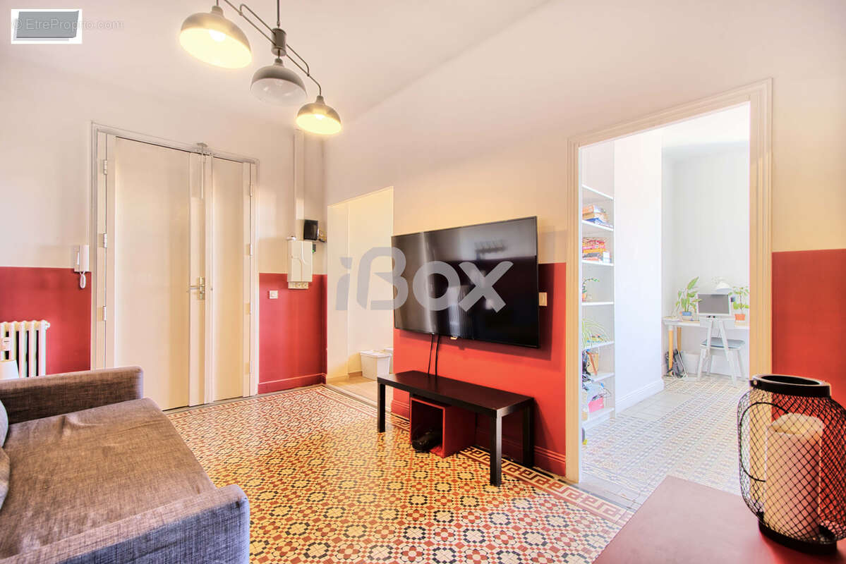 Toulon Haute Ville : Dans une très belle copropriété aux portes du jardin Alexandre Premier : Appartement en d - photo 11