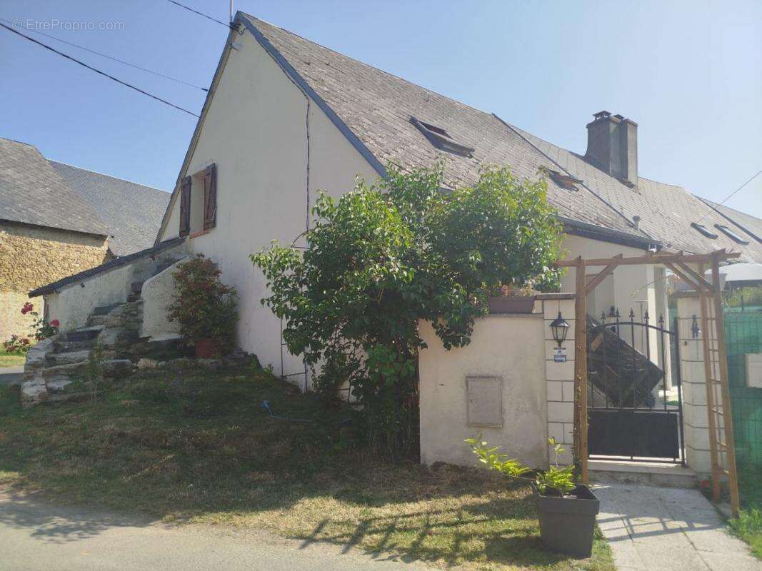 Maison à SAINT-AGNANT-DE-VERSILLAT