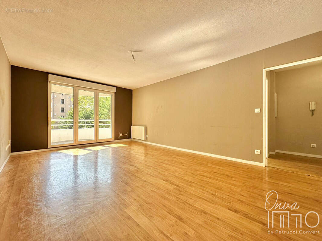Charpennes -  Spacieux T3 de 70m² avec balcon, cave et stationnements - photo 2