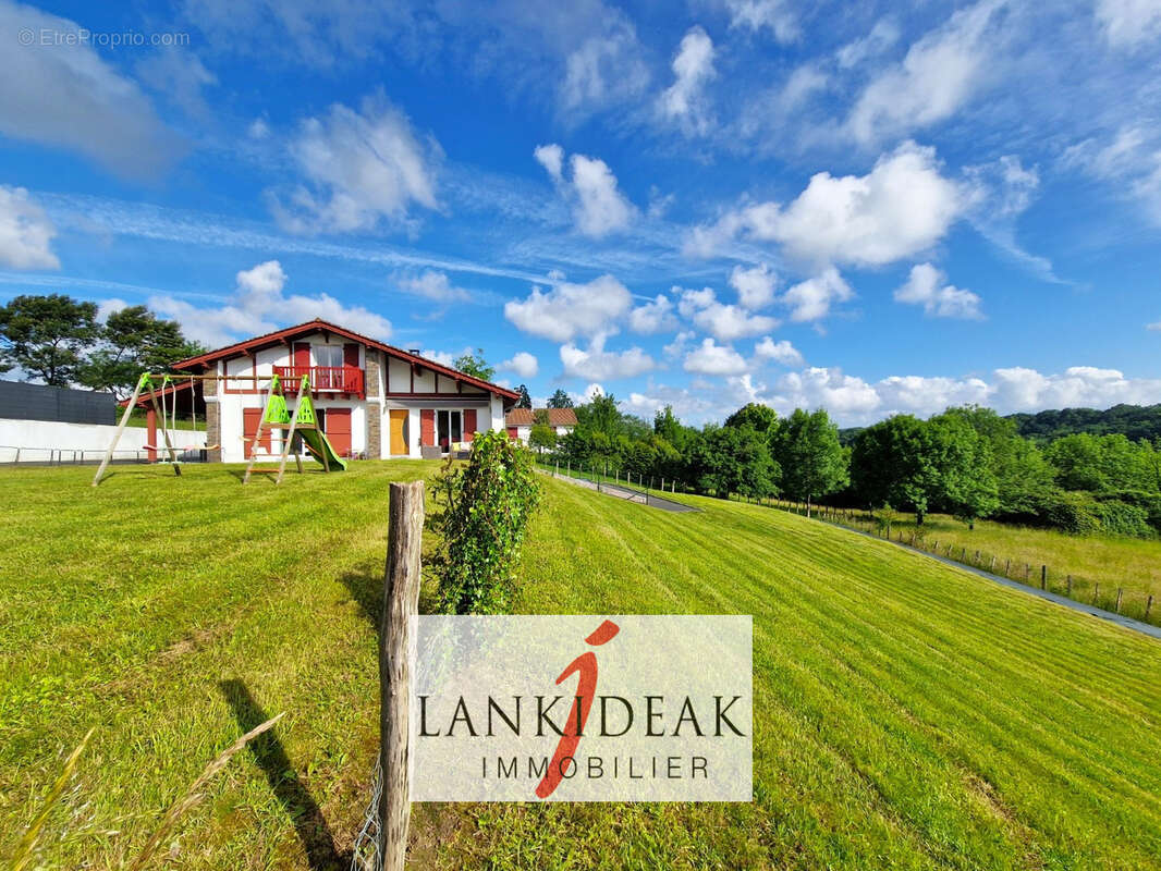 Maison à LARRESSORE