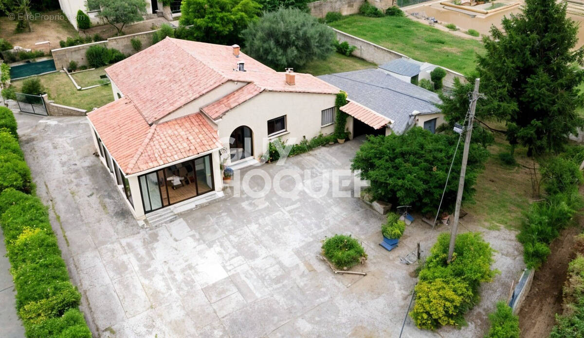 Maison à LAUDUN-L'ARDOISE