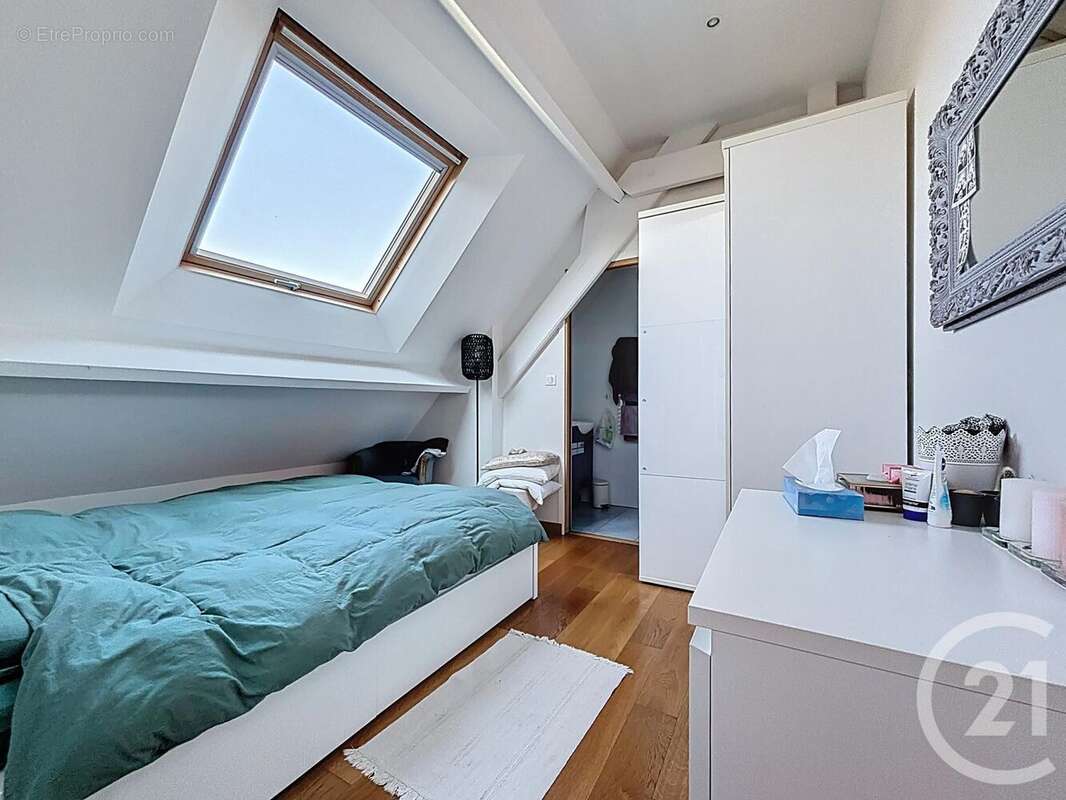 Maison à VAUX-LE-PENIL