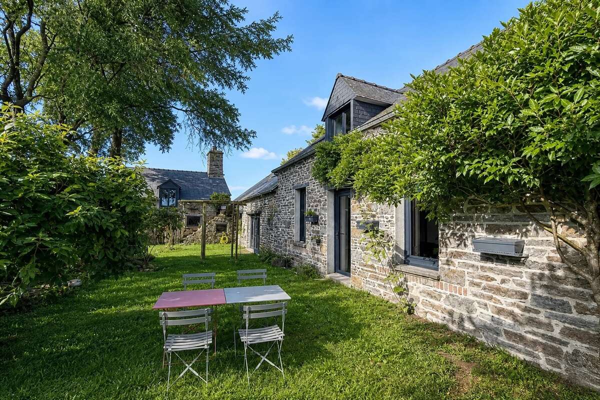 Maison familiale en pierres de caractère – 205 m² – 4 chambres – Jardin de 1 000 m² – Bréhan - photo 23