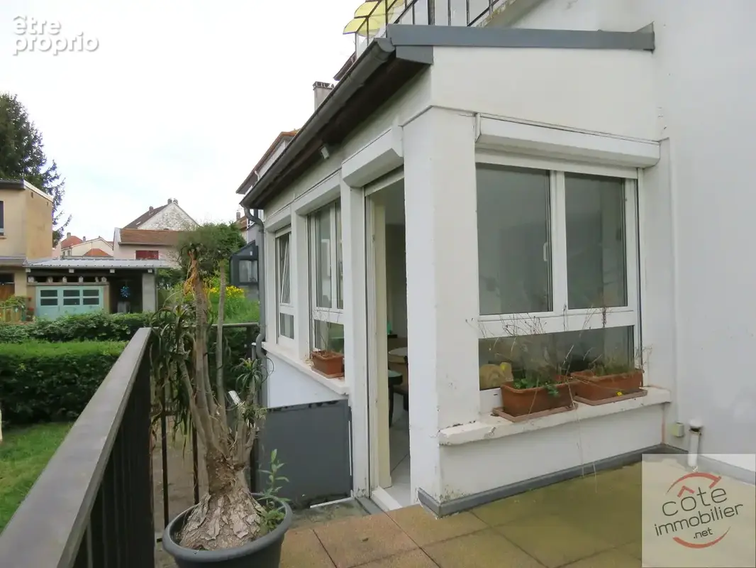 Appartement avec jardin privatif et garage. - photo 3