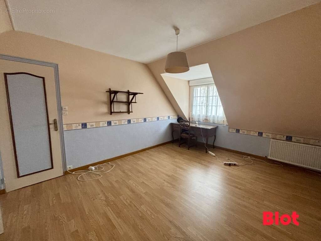 Maison à NOYAL-CHATILLON-SUR-SEICHE