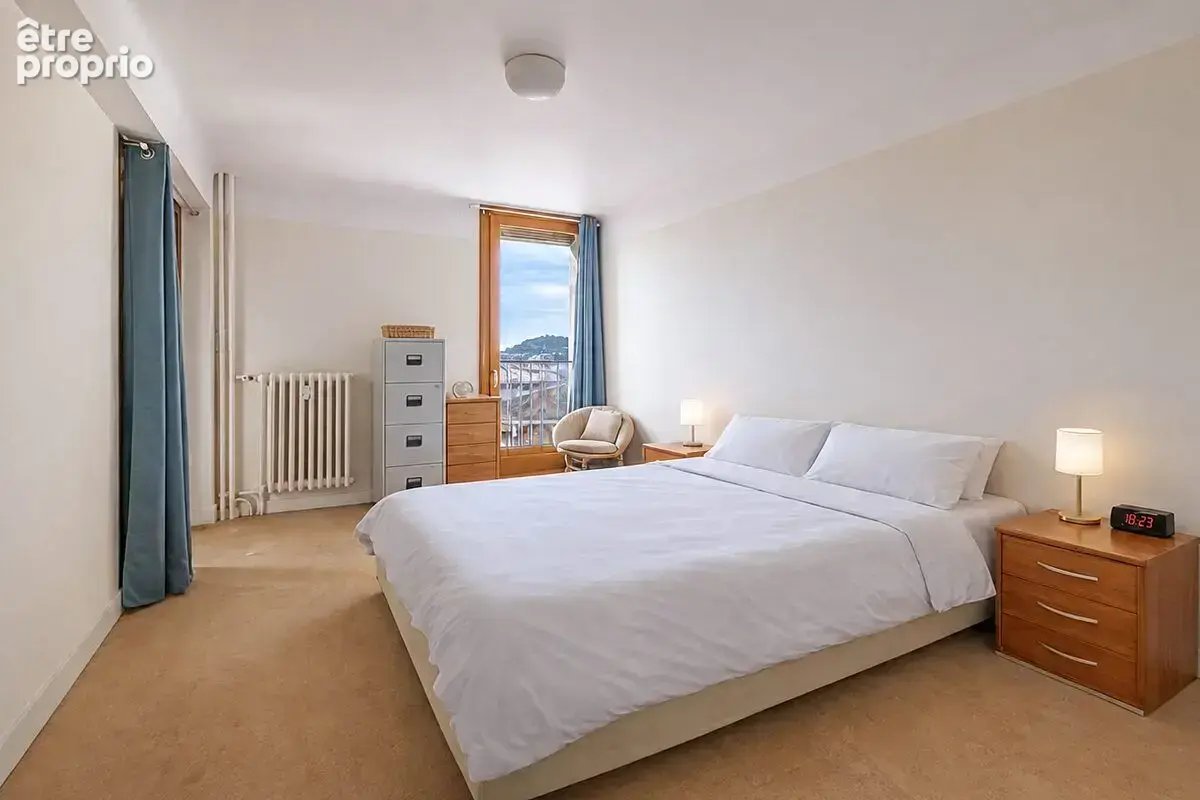 HYÈRES - T2 de 50 m² avec loggia plein sud, vue mer et collines - photo 4