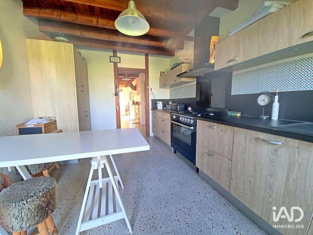Maison 235 m² à Saint-Romain-Lachalm  - photo 6