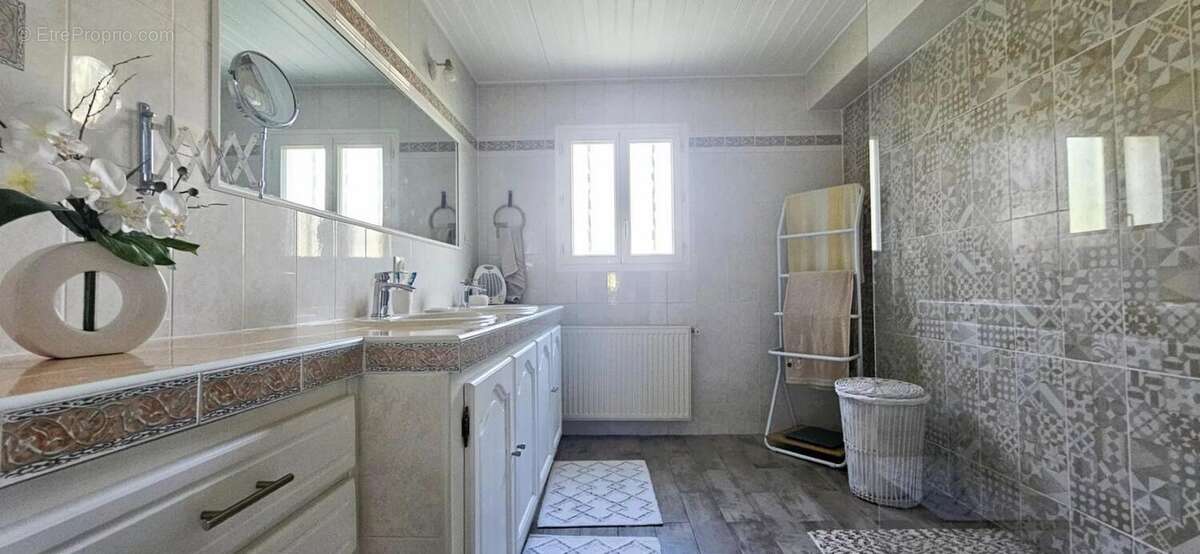 Maison à SAINT-LAURENT-DES-VIGNES