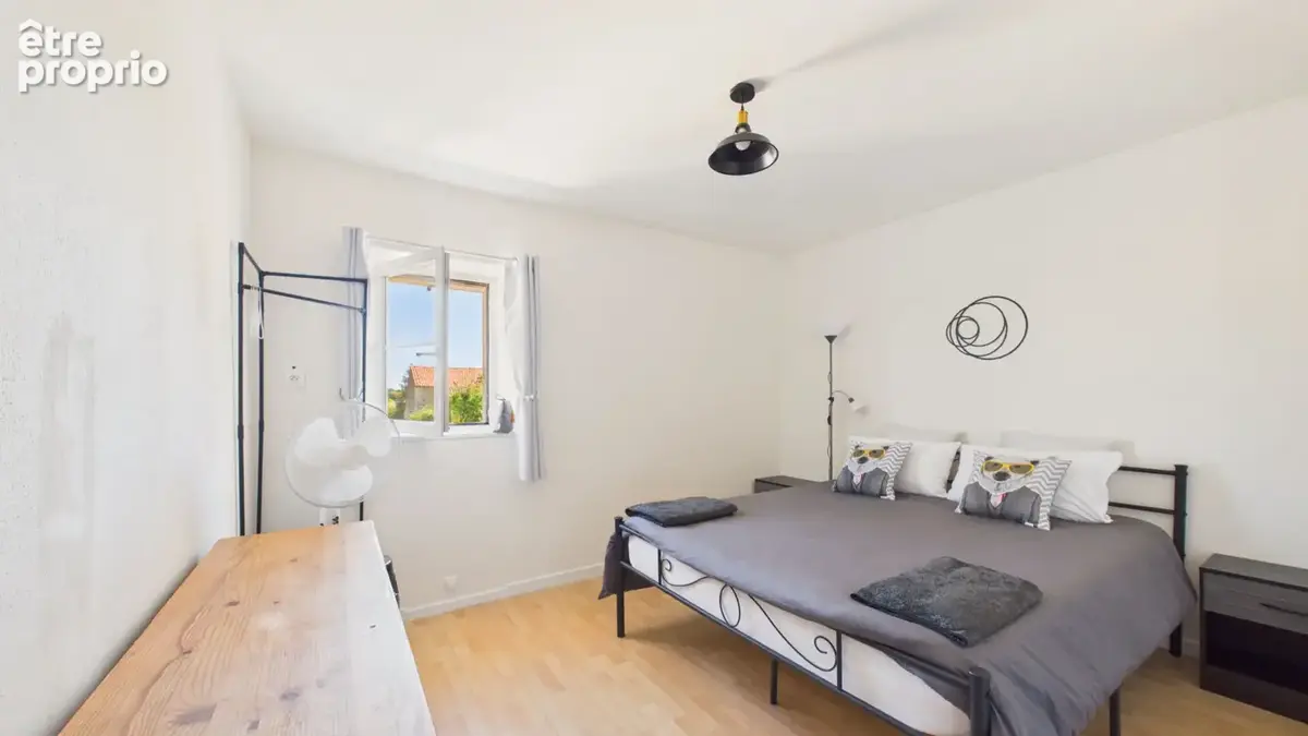Exceptionnelle propriété de village avec gîte et piscine chauffée - Excellent potentiel de revenus - photo 12