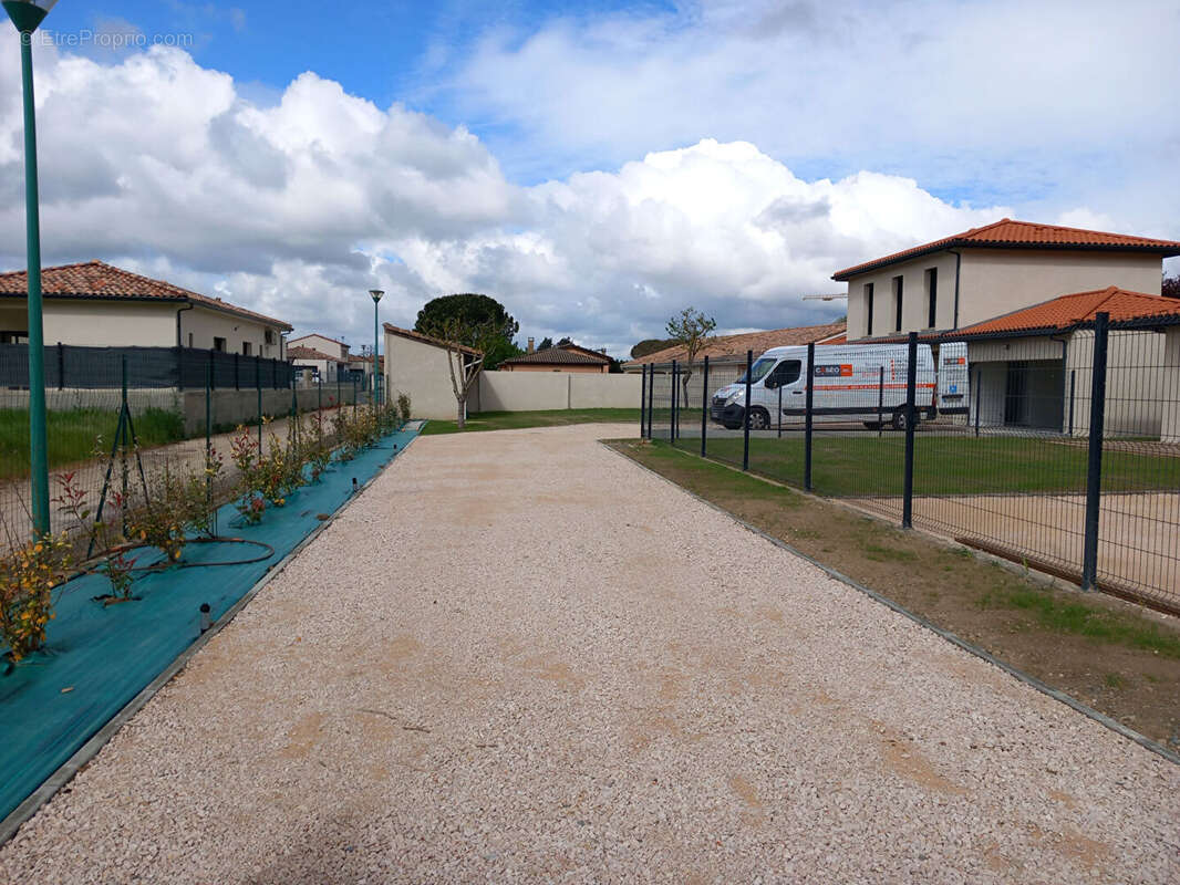 Maison à PINS-JUSTARET