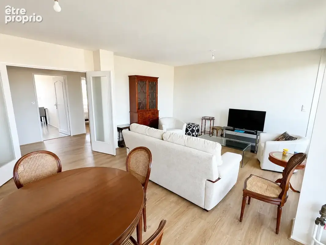 Appartement T5 98,57 m2 en dernier étage avec balcons et parking - photo 2