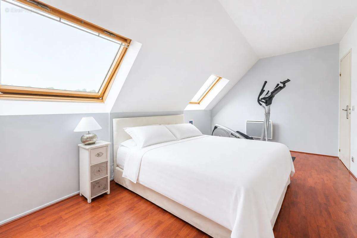 Duplex lumineux de 106 m² loué à Sannois - photo 4