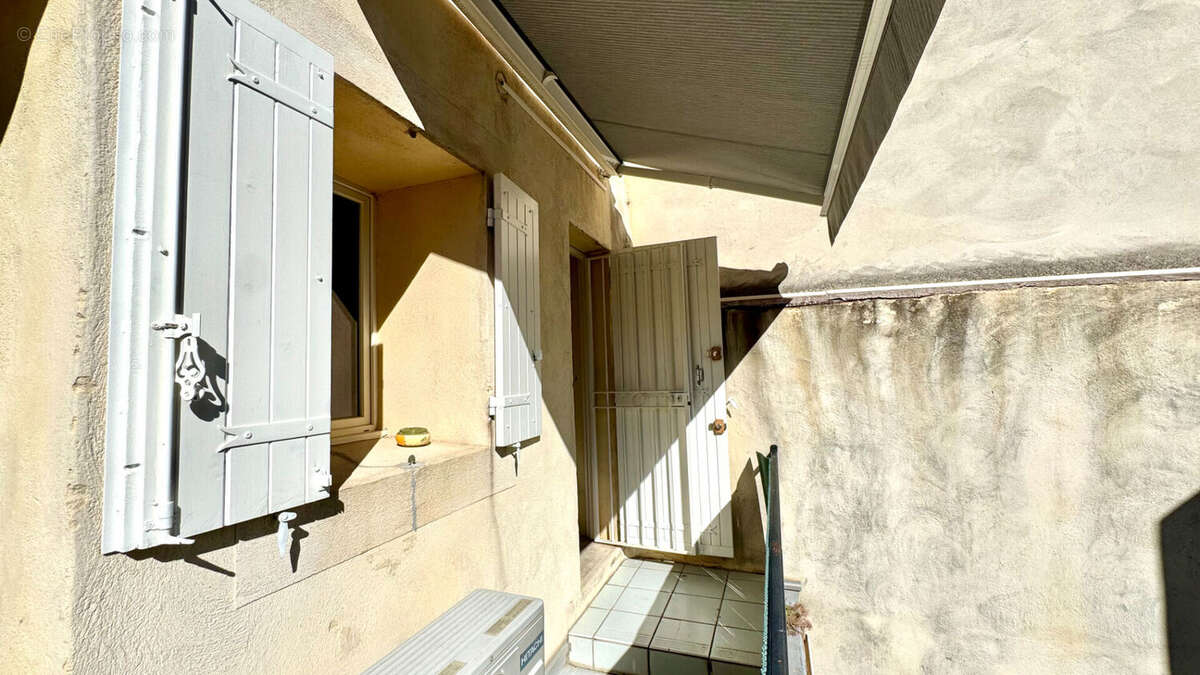 Appartement à ENTRAIGUES-SUR-LA-SORGUE