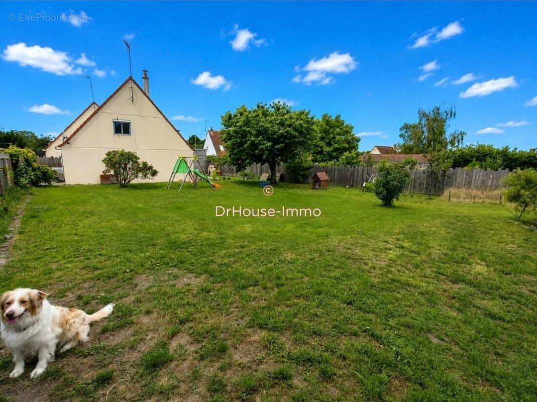 Maison à DANGE-SAINT-ROMAIN