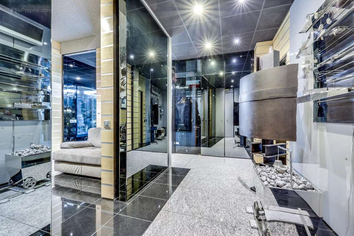 Commerce à PARIS-16E