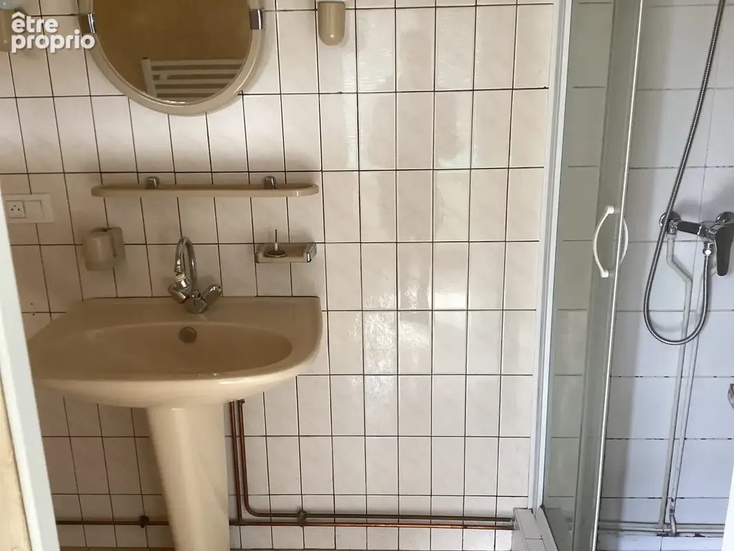 Petite maison ancienne mitoyenne d'un côté à rafraîchir - photo 11