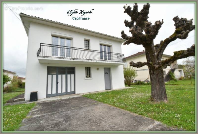 Maison à PUJOLS