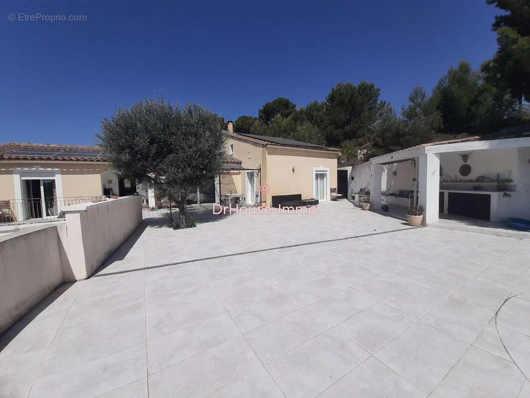 Maison 140 m² à Velaux  - photo 12